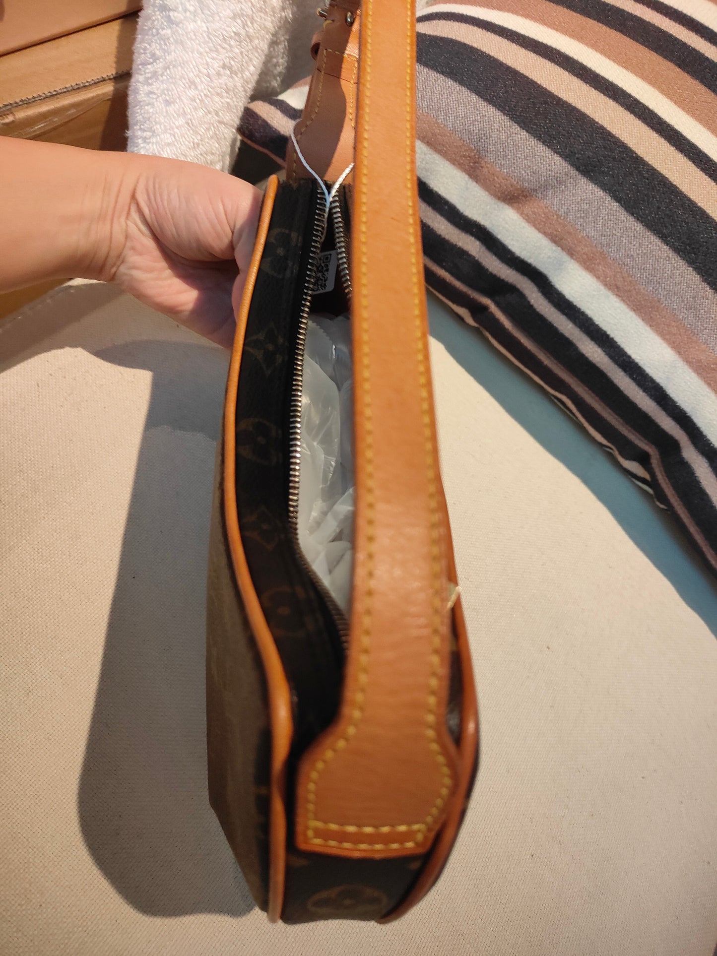 Good ( Rank AB)｜LV Monogram Pochette Croissant Shoulder Bag