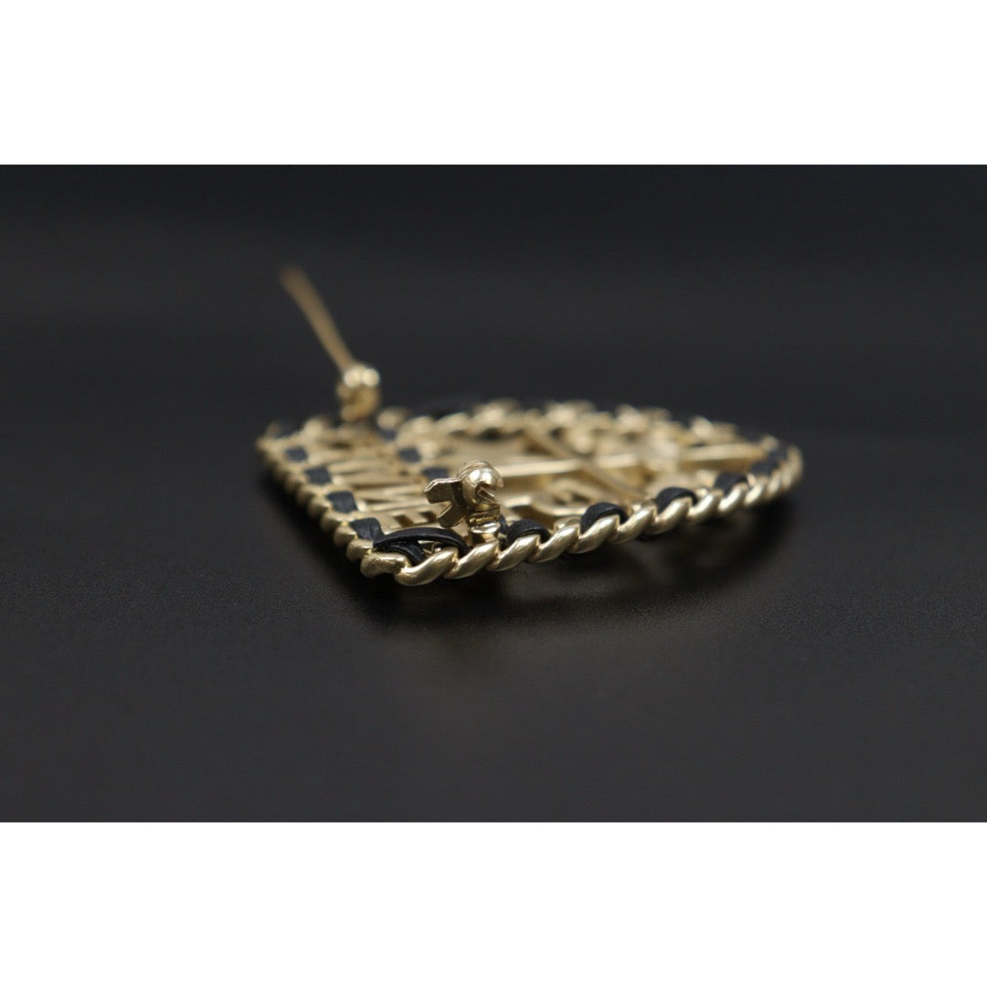 Include Authentic Detective Certificate of Authenticity｜Very Good ( Rank A)｜ CHANEL 21A Coco Mark Shield Brooch Made In 2021Year ｜26052007