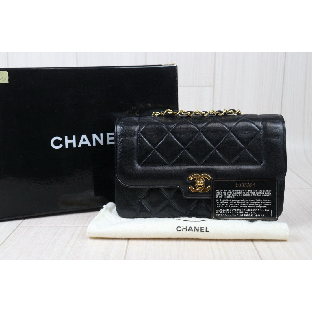 Very Good ( Rank A)｜ CHANEL Matrasse Diana 22 Lamb Skin  Chain Bag Made in 1989-1991Year｜24072505