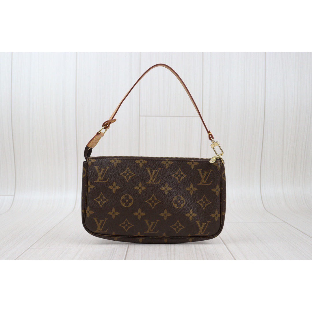 Rank AB ｜ LV Monogram Pochette Accessoires ｜23122609