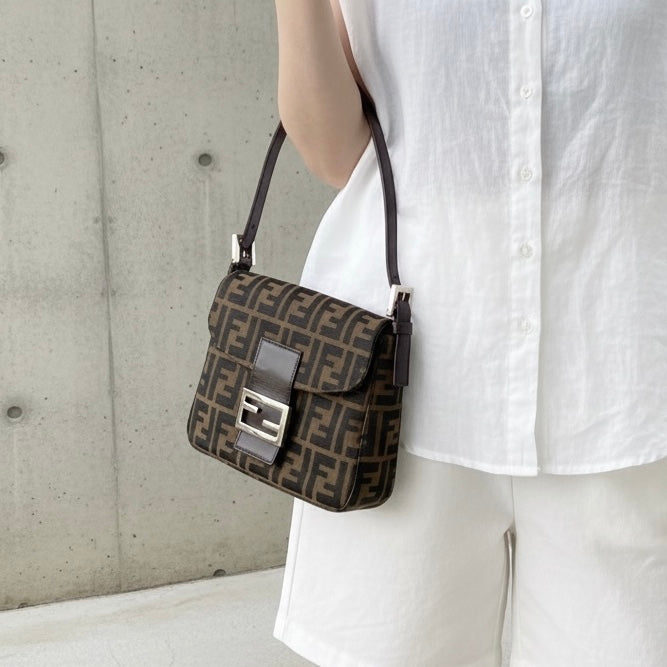 Include Entrupy Certificate of Authenticity｜Very Good ( Rank A)｜ FENDI Mamma Baguette Shoulder Bag  ｜26062912