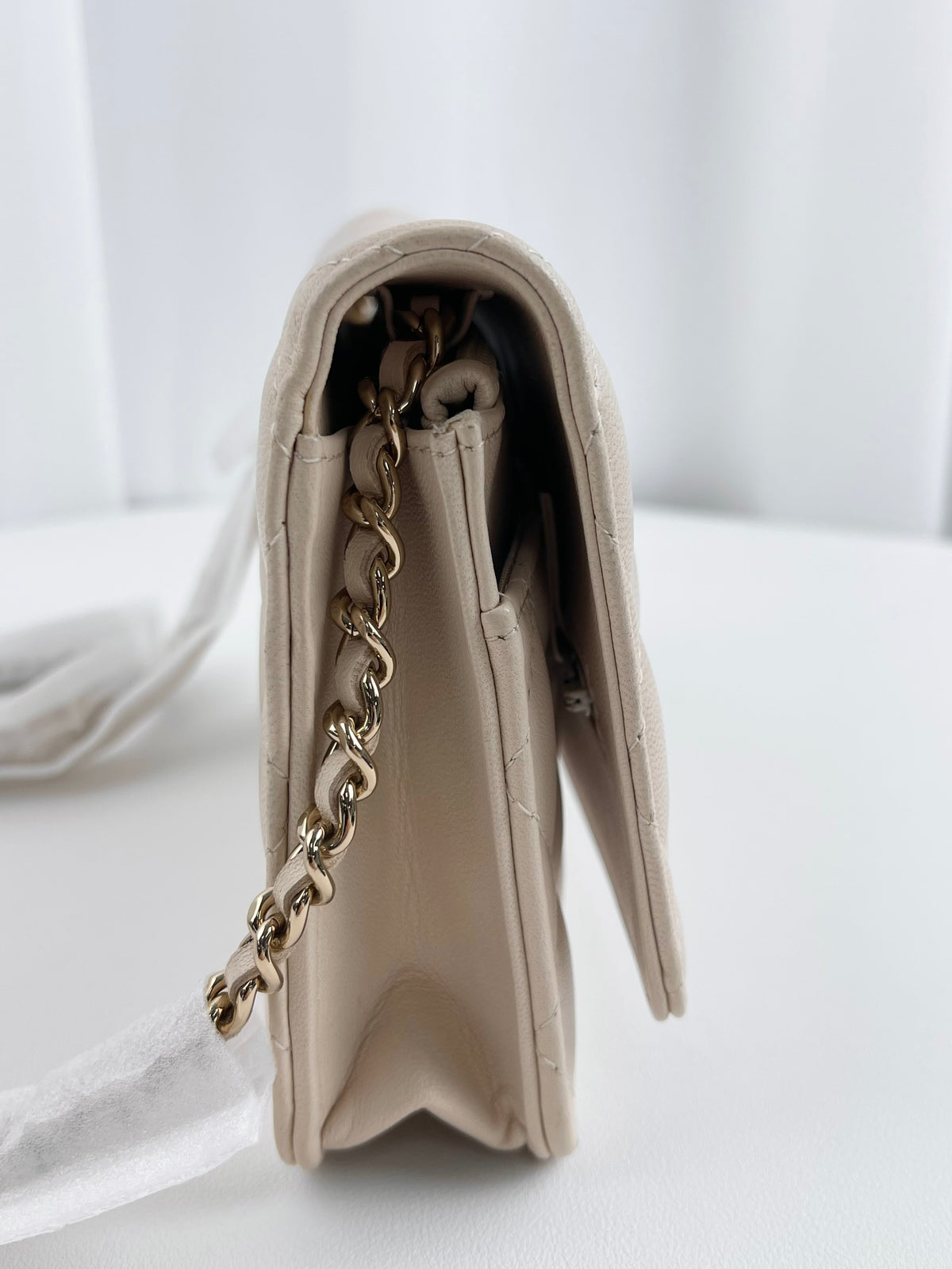 Include Entrupy Certificate of Authenticity｜Very Good ( Rank A) ｜CHANEL Lambskin Beige WOC Chain Bag
