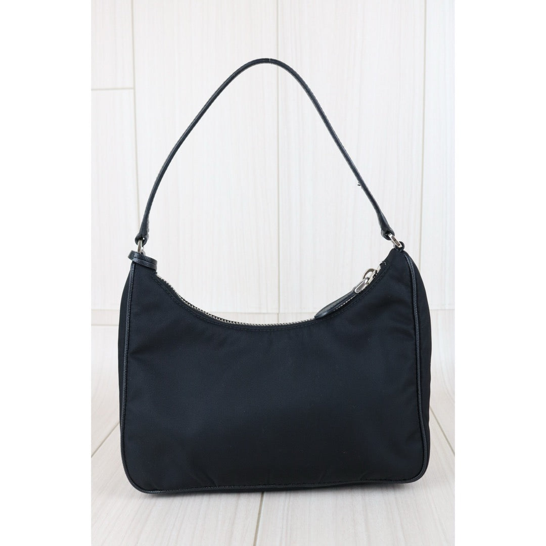 Include Entrupy Certificate of Authenticity｜Very Good ( Rank A)｜ PRADA Re-Edition 2005 Re-Nylon Hobo ｜S26051105
