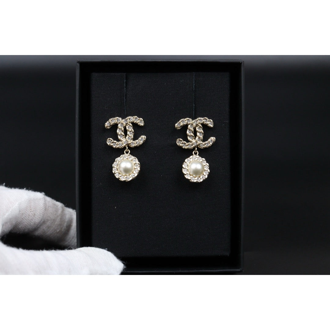 Very Good ( Rank A) ｜CHANEL COCO Mark Pearl Rhinestone Earrings ｜S25021026
