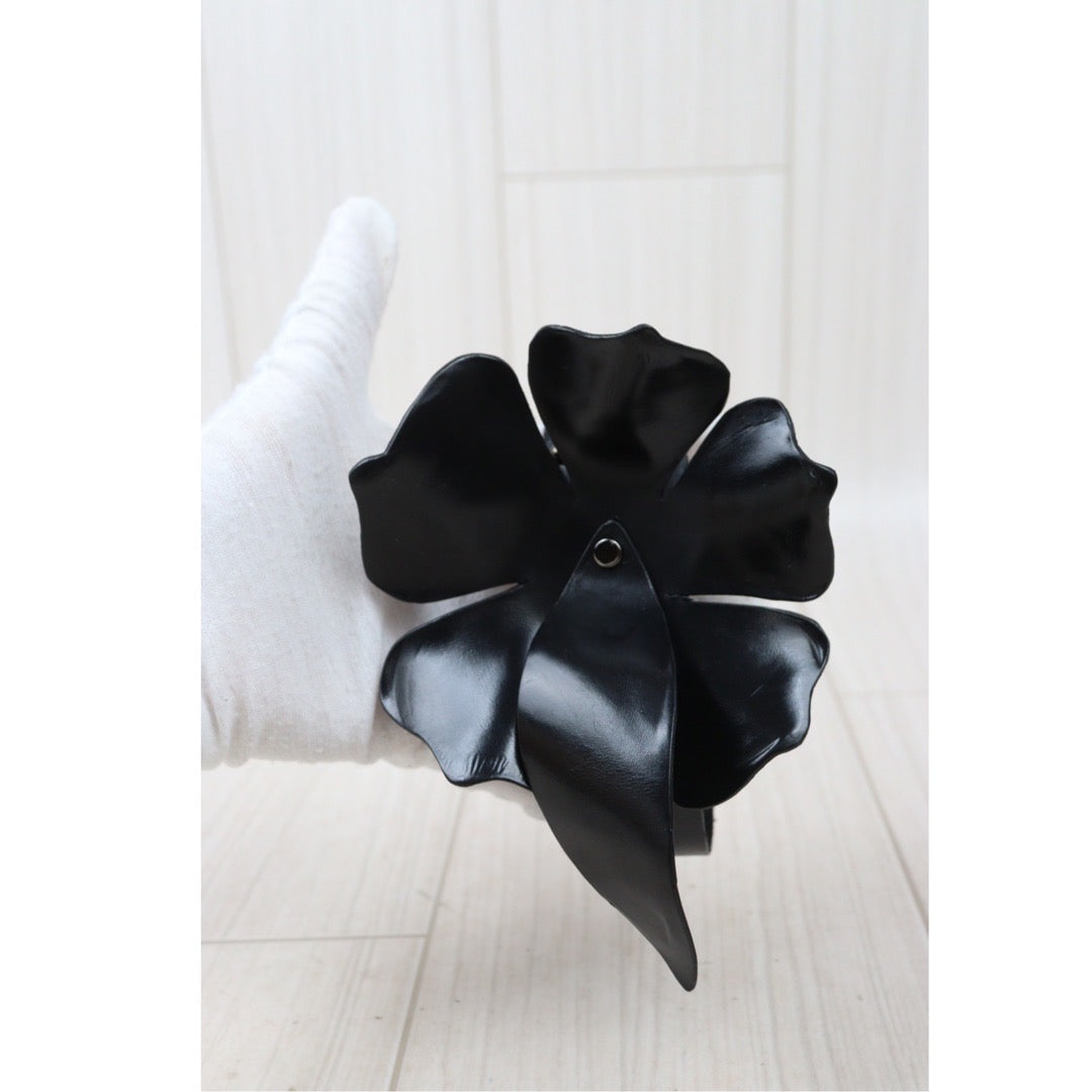 Good ( Rank AB) ｜Yves Saint Laurent Flower Choker Black  ｜Q24040426