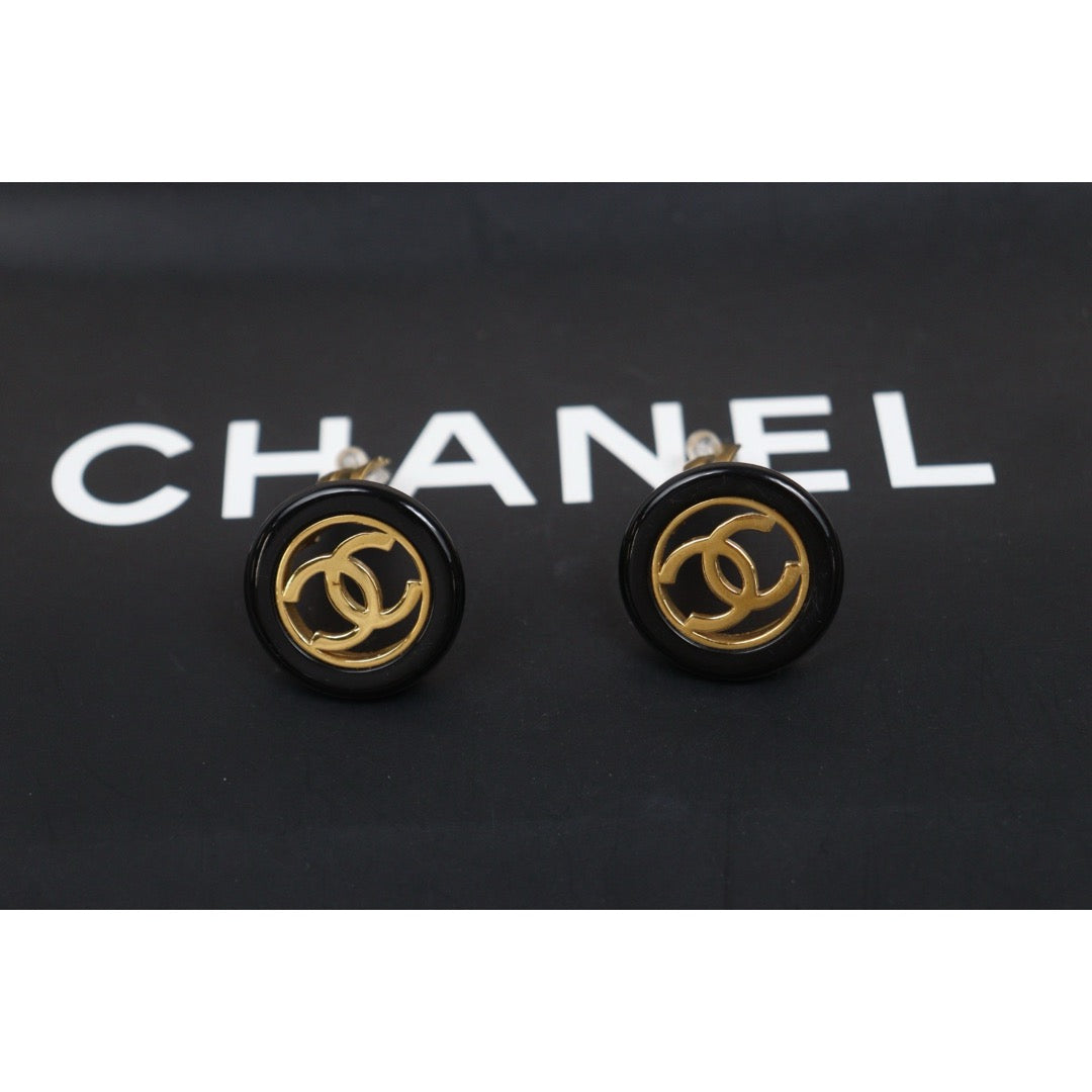 Include Authentic Detective Certificate of Authenticity｜Very Good ( Rank A) ｜ CHANEL 97A Coco Mark  Golden  Earrings Made In 1997Year｜26020605