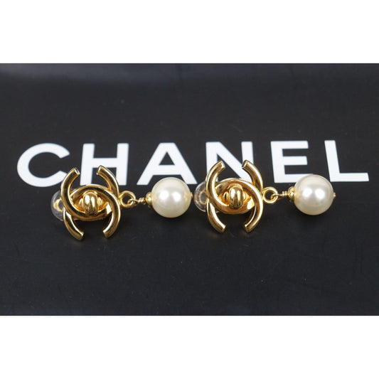 Excellent(Rank SA)|CHANEL Vintage 18K Gold Plating Pearl Earrings Made In 1996Year |24122629