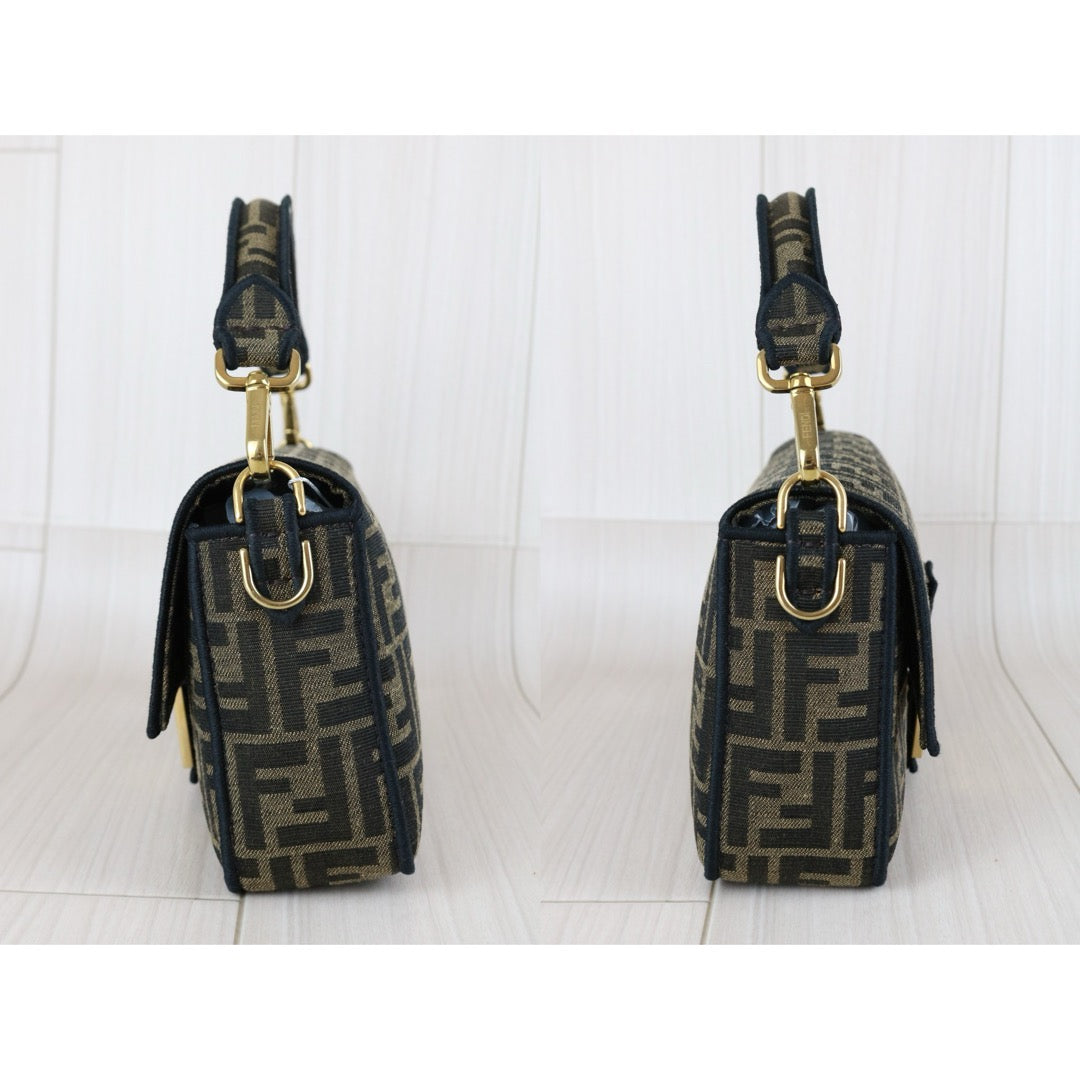 Very Good ( Rank A)｜ FENDI Mamma Baguette Shoulder Bag  Gold Hardware Current Model｜S25072102
