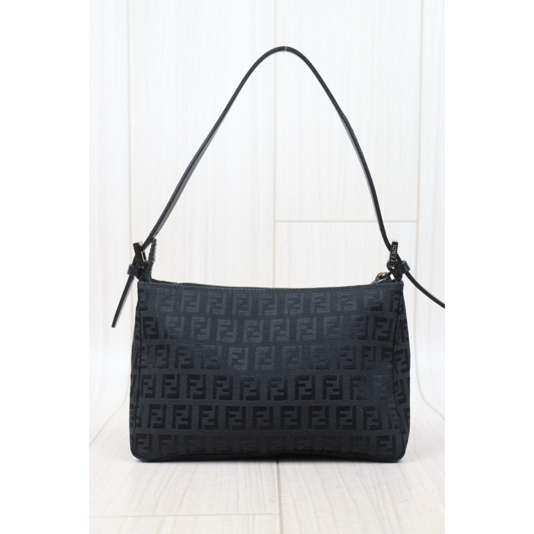 Good ( Rank AB)｜ FENDI Mamma Baguette Shoulder Bag Black ｜V24110746