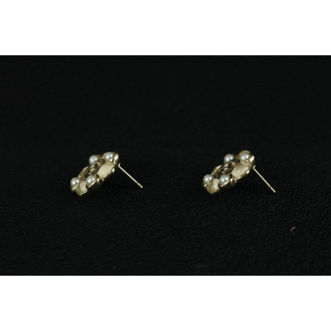 Include Authentic Detective Certificate of Authenticity｜Very Good ( Rank A) ｜CHANEL A16P Coco Mark Pearl Earrings Made In 2016Year ｜X25040602