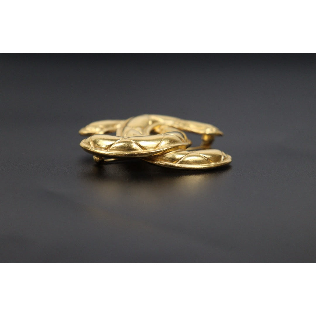 Include Authentic Detective Certificate of Authenticity｜Very Good ( Rank A)｜ CHANEL Vintage Coco Mark 24K Golden Brooch ｜Y26040605