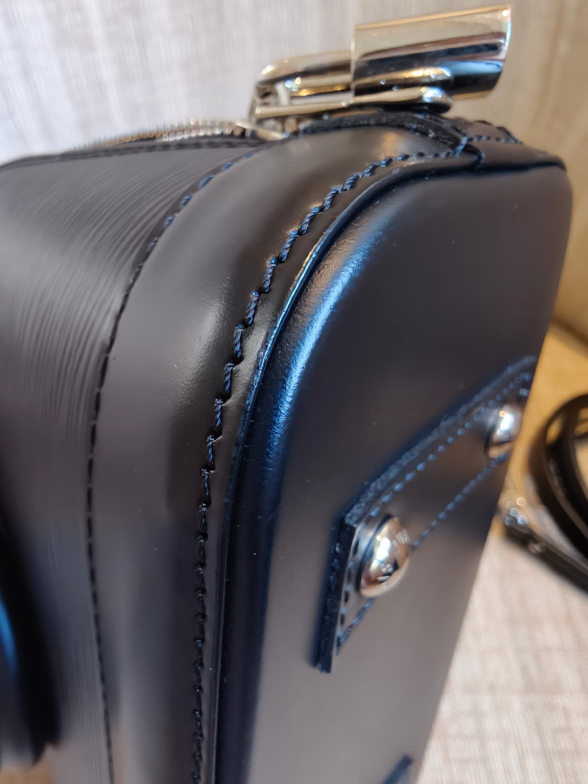 Include Entrupy Certificate of Authenticity｜Very Good ( Rank A) ｜Louis Vuitton Epi Alma BB HandBag Shoulder Bag