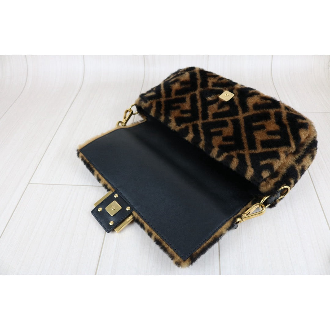 Very Good ( Rank A)｜ FENDI Zucca Mamma Baguette Sheep Skin Brown Shoulder Bag｜S25110320