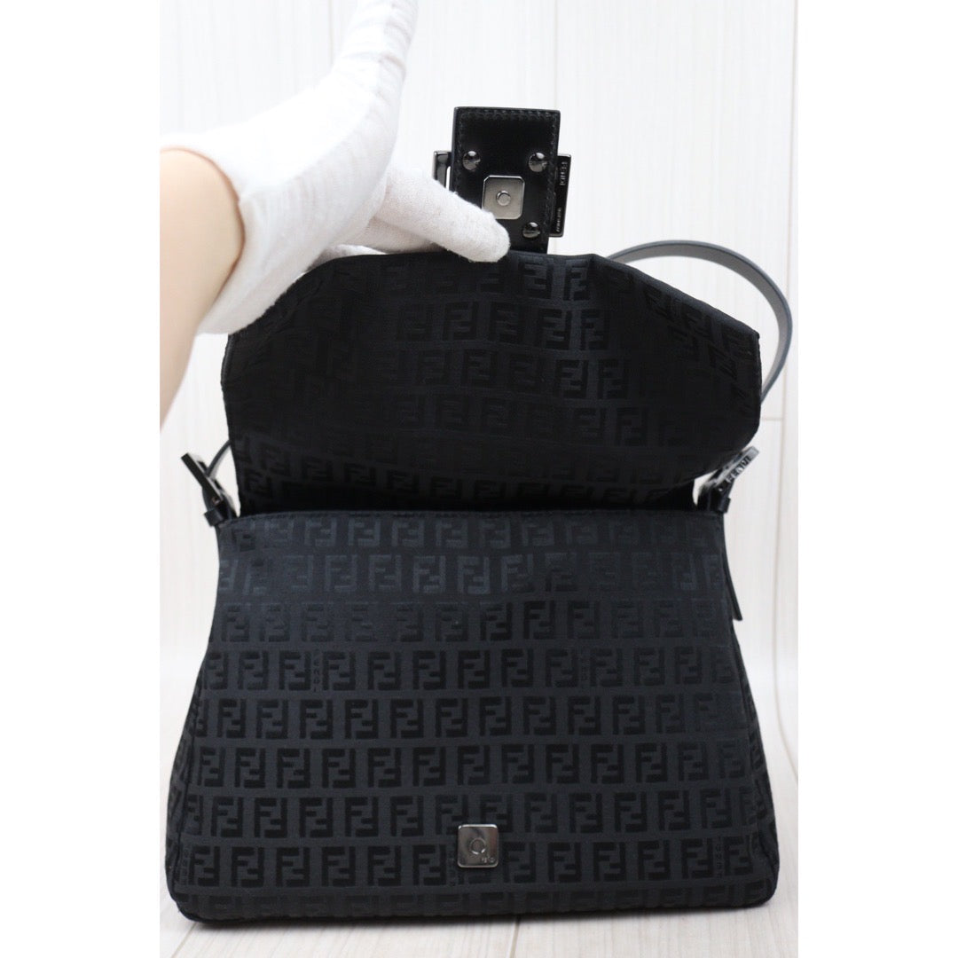 Rank A｜ FENDI Mamma Baguette Shoulder Bag Black ｜V24060624