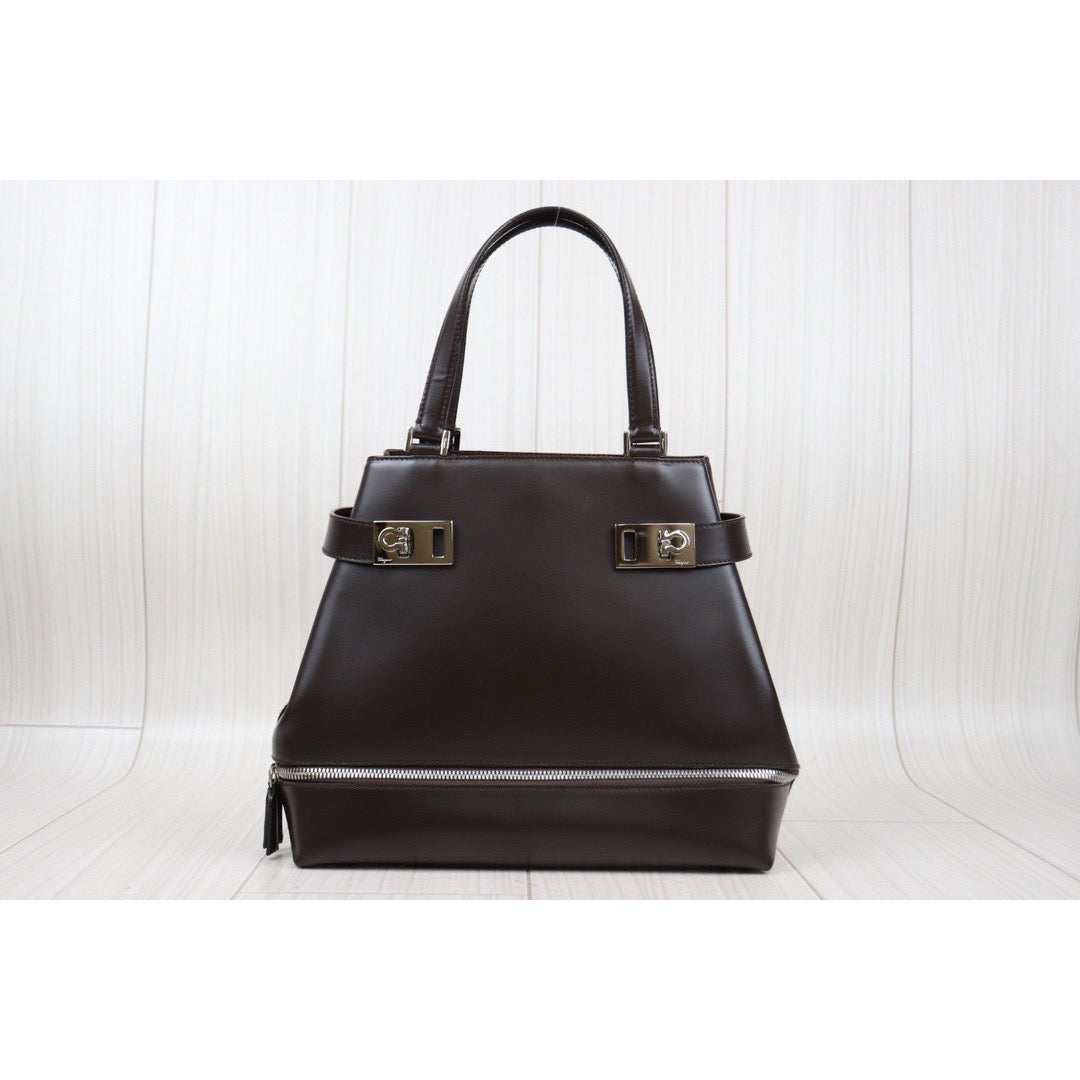 Good ( Rank AB) ｜Ferragamo Calf Leather Handbag Bag Brown｜Q24030143