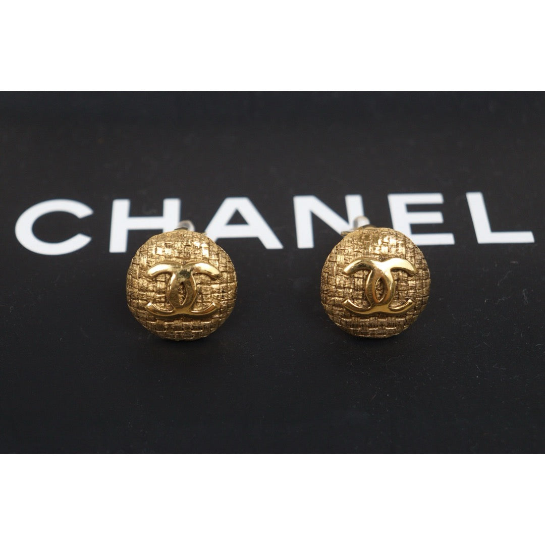 Very Good ( Rank A) ｜ CHANEL Coco Mark  Woven Pattern Gold Earrings Made In 1992Year ｜25102304