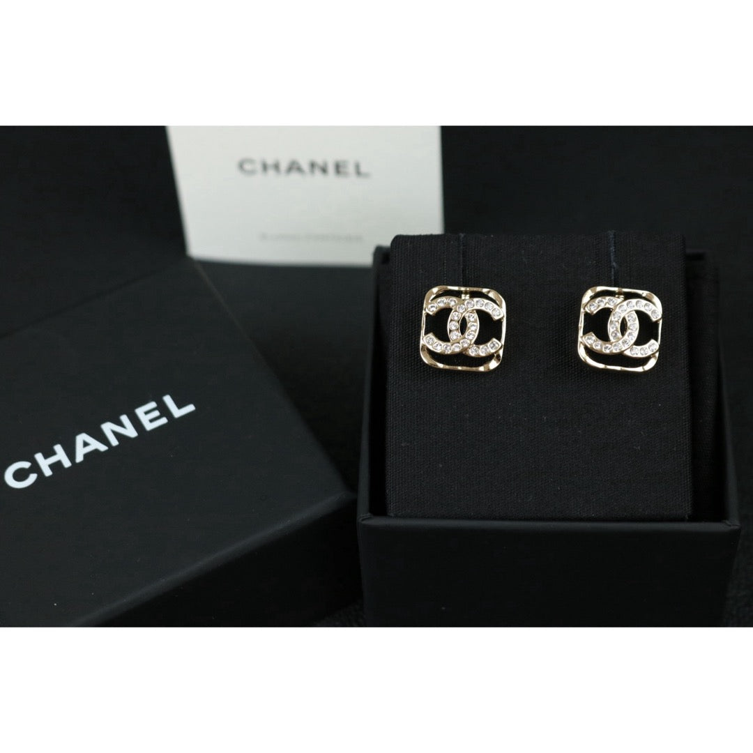 Include Authentic Detective Certificate of Authenticity｜Very Good ( Rank A) ｜CHANEL B26V COCO Mark  Square Openwork Rhinestone Earrings Made In 2026Year｜S26081804
