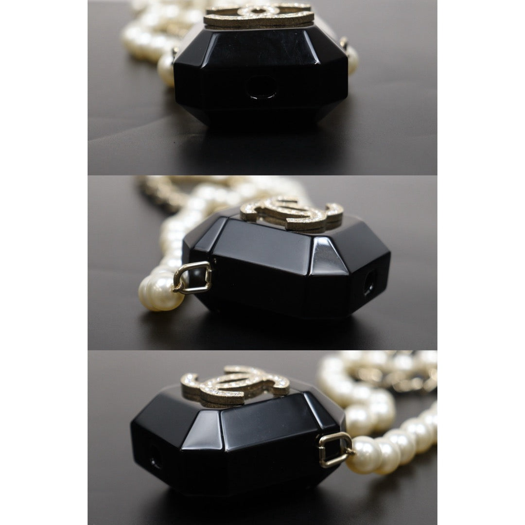 Include Authentic Detective Certificate of Authenticity｜Very Good ( Rank A)｜ CHANEL B21A Rhinestone Coco Mark Pearl Chain AirPods Pro Bag Made in 2021 year｜S26031021