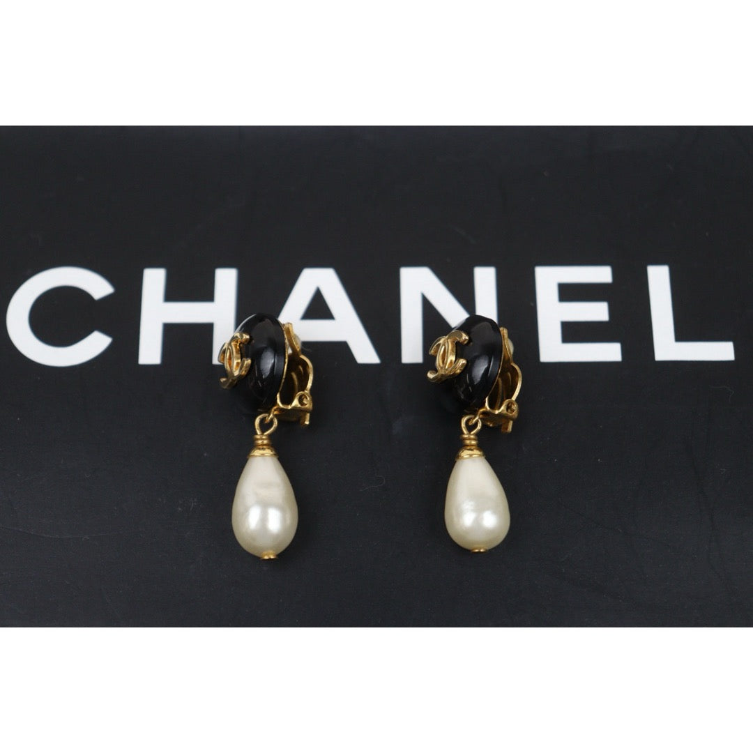 Very Good ( Rank A) ｜CHANEL  COCO Mark  Pearl  Drop  Earrings Made In 1996Year｜25062304