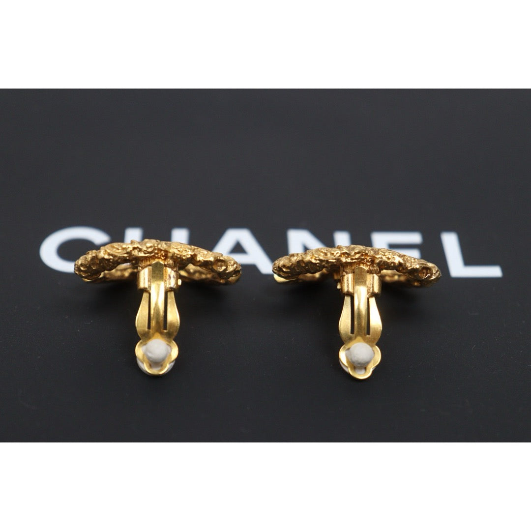 Include Authentic Detective Certificate of Authenticity｜Very Good ( Rank A) ｜CHANEL COCO Mark Crush Ear Cuffs Earrings ｜26070309