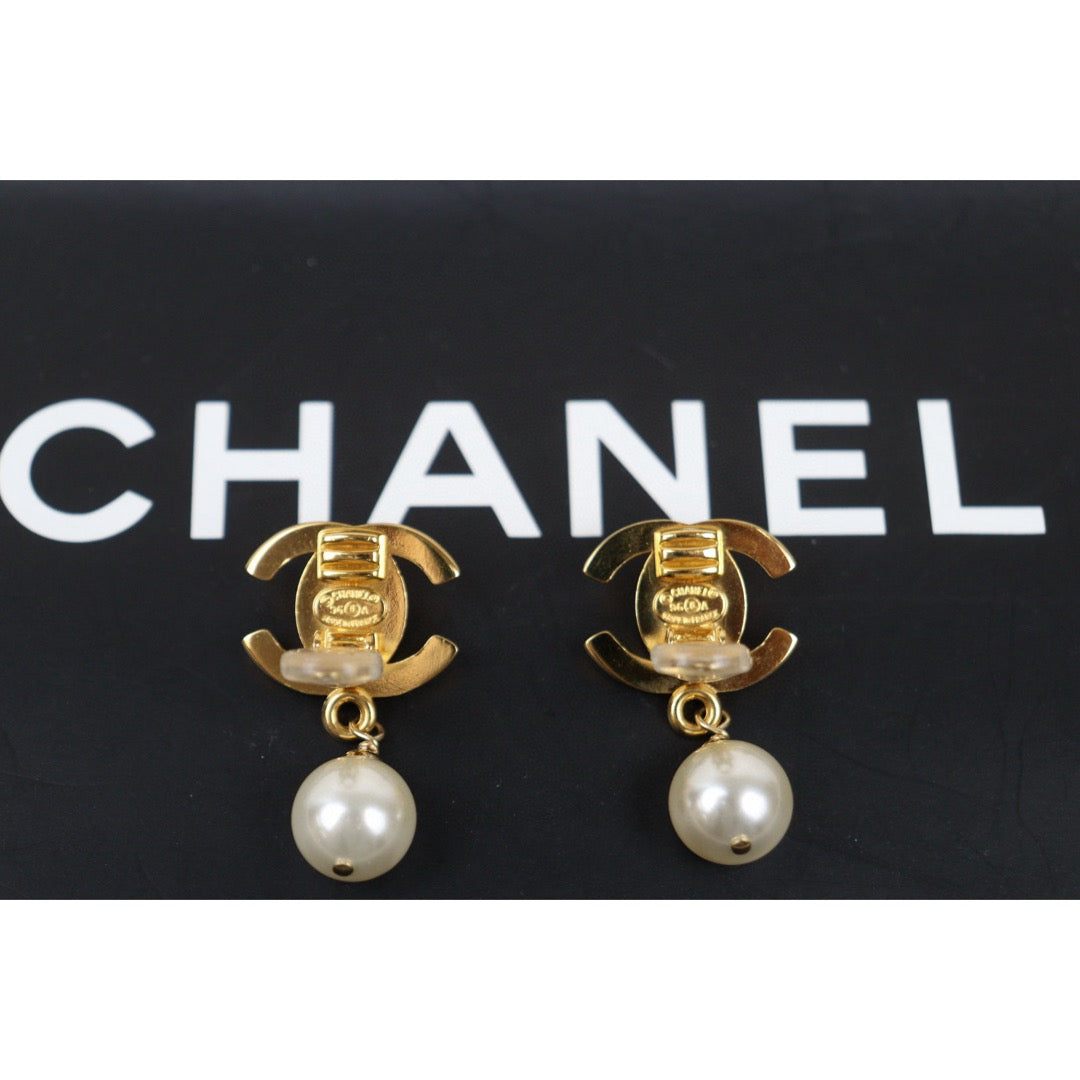 Excellent（Rank SA）｜CHANEL Vintage 18K Gold Plating Pearl Earrings  Made In 1996Year ｜24122629