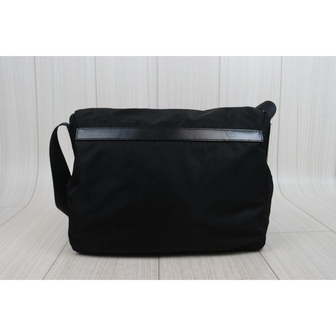 Very Good ( Rank A) ｜Prada  Nylon ShoulderBag Black Silver Hardware｜25101505
