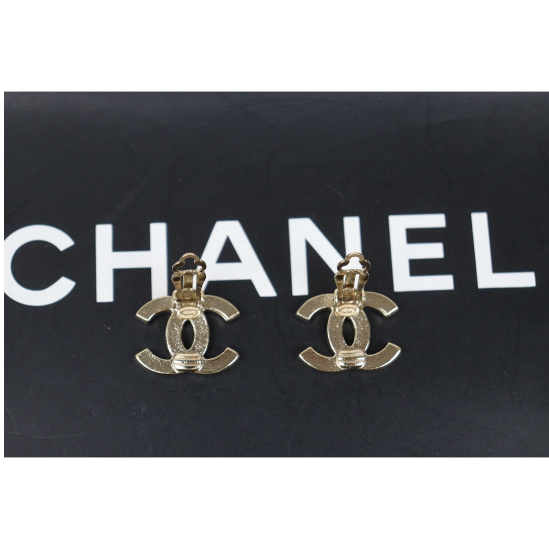 Very Good ( Rank A) ｜CHANEL COCO Mark Vintage Earrings ｜Q25041707