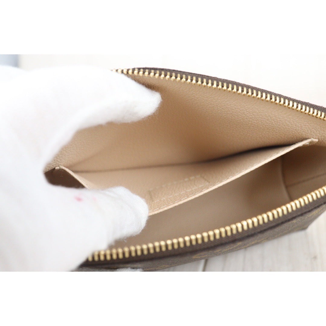 Rank A ｜LV Monogram Pochette Cosmetics｜23092808