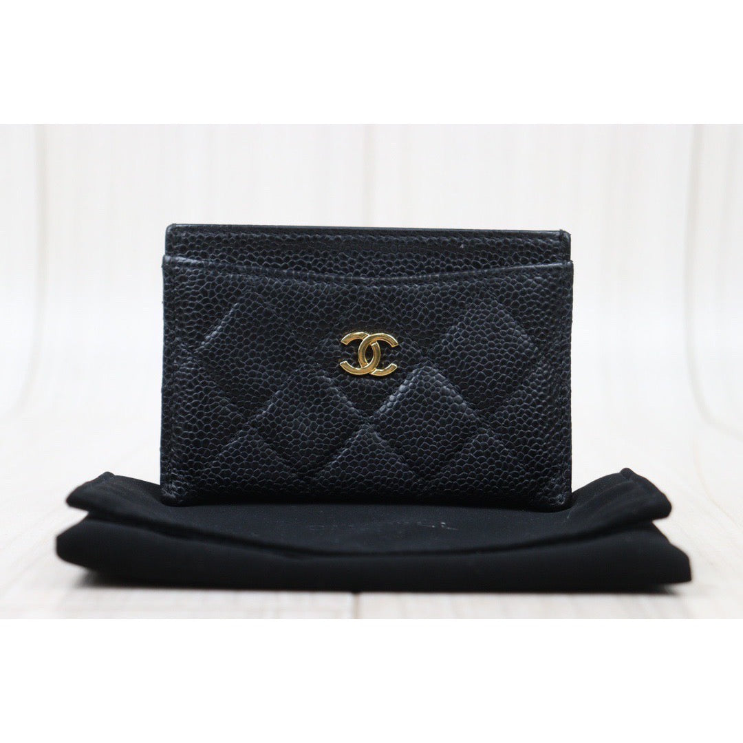 Rank A ｜CHANEL Caviar Skin Card Holder Made In 2017-2018 Year｜S24061733