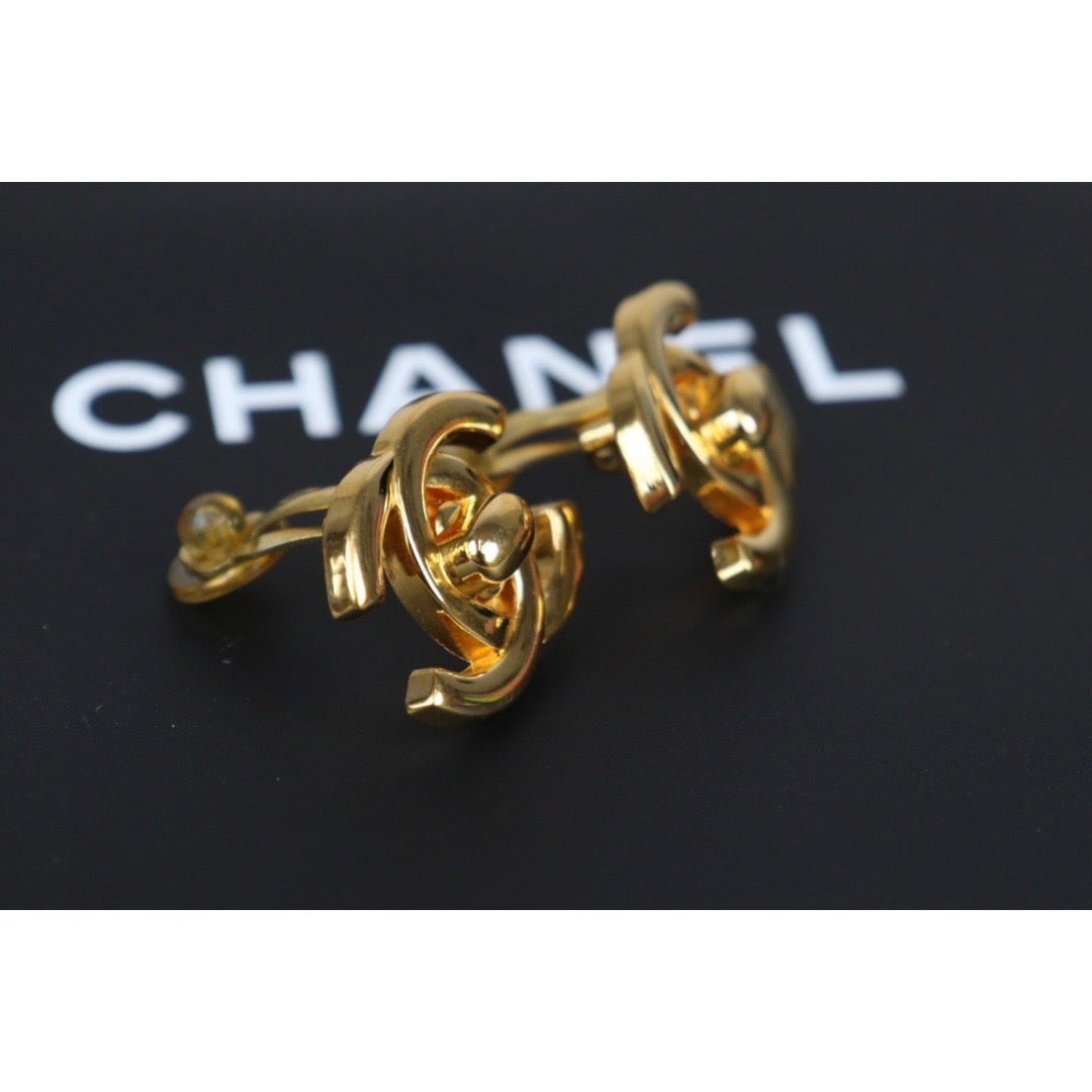 Rank A ｜CHANEL Vintage 18K Gold Plating Earrings  Made In 1997 Year ｜23101110