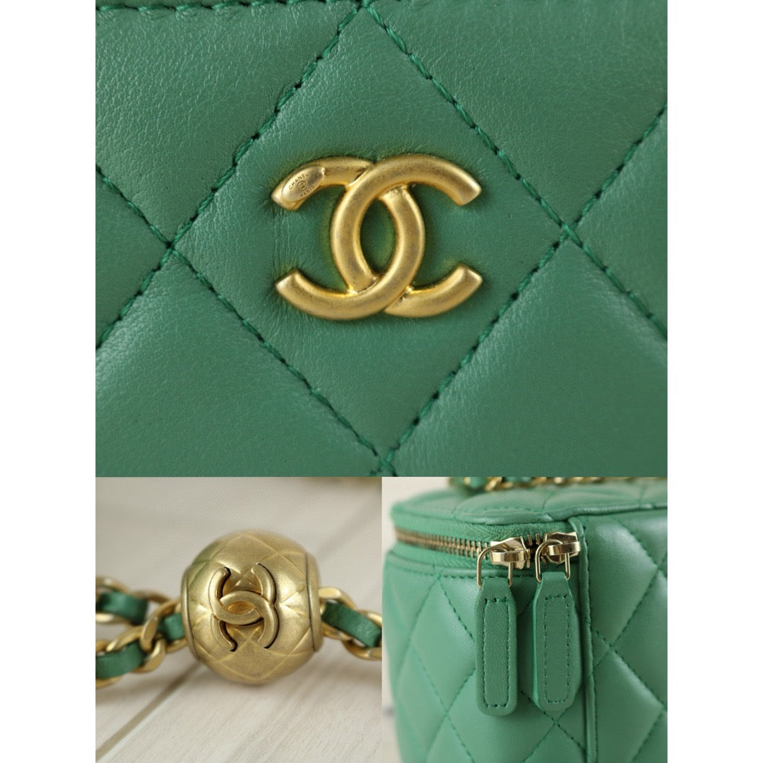 Very Good ( Rank A)｜ CHANEL Matrasse Lamb Skin Vanity Shoulder Bag Green｜R24111208