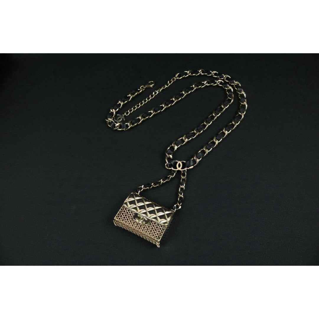 Include Authentic Detective Certificate of Authenticity｜Very Good ( Rank A) ｜ CHANEL B21S  Coco Mark  Leather  Double Chain Tinybag Waist Chain Made In 2021Year Limited edition｜S26062105