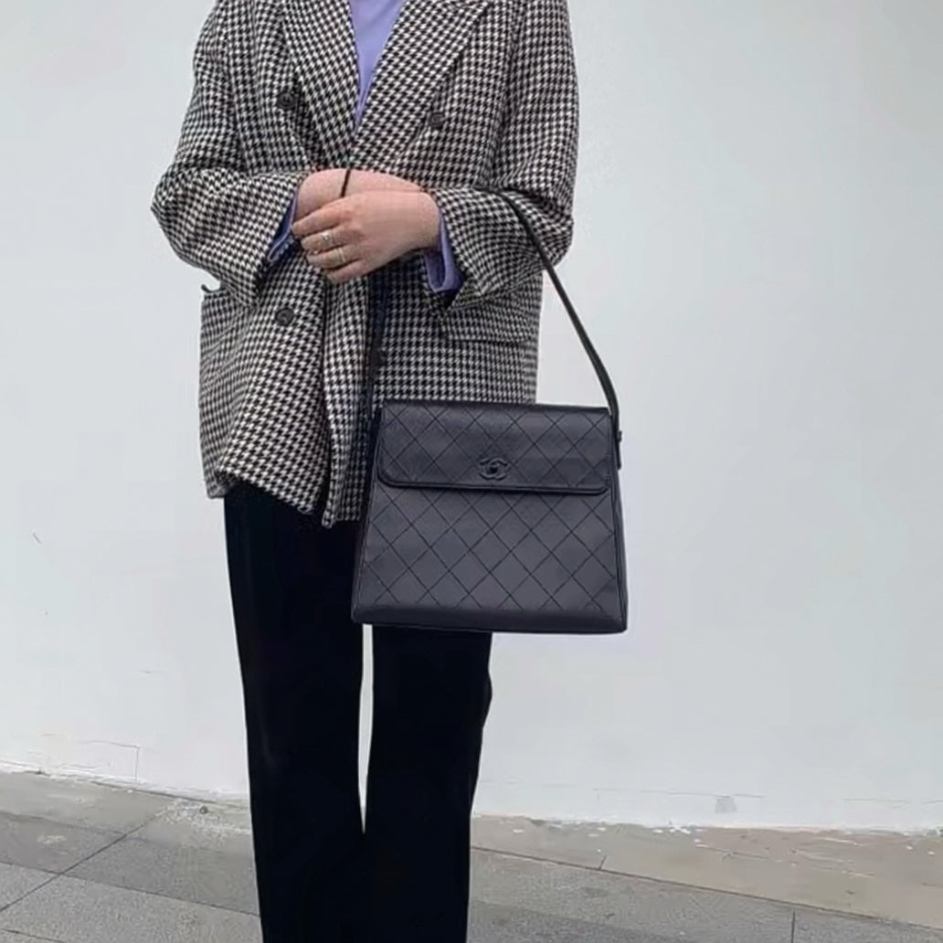 Include Entrupy Certificate of Authenticity｜Very Good ( Rank A)｜ CHANEL Calf Skin  Vintage Quilted Single Flap Kelly Shoulder Bag Black Made In 1997-1999Year｜S26083010