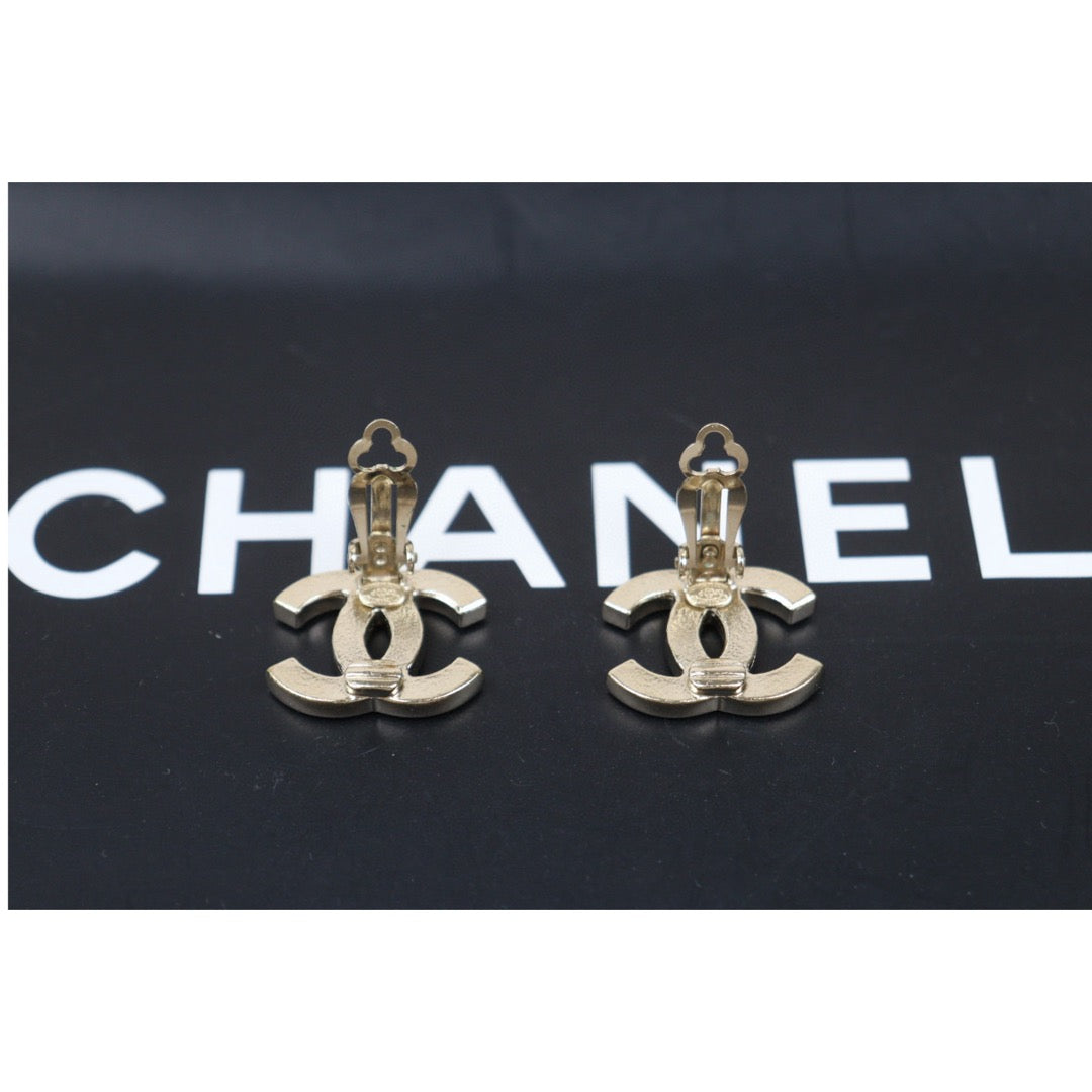 Very Good ( Rank A) ｜CHANEL COCO Mark Vintage Earrings ｜Q25041707