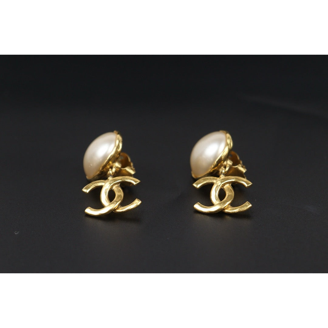 Very Good ( Rank A)｜CHANEL COCO Mark Pearl Earrings  Made In 1995Year ｜25072413