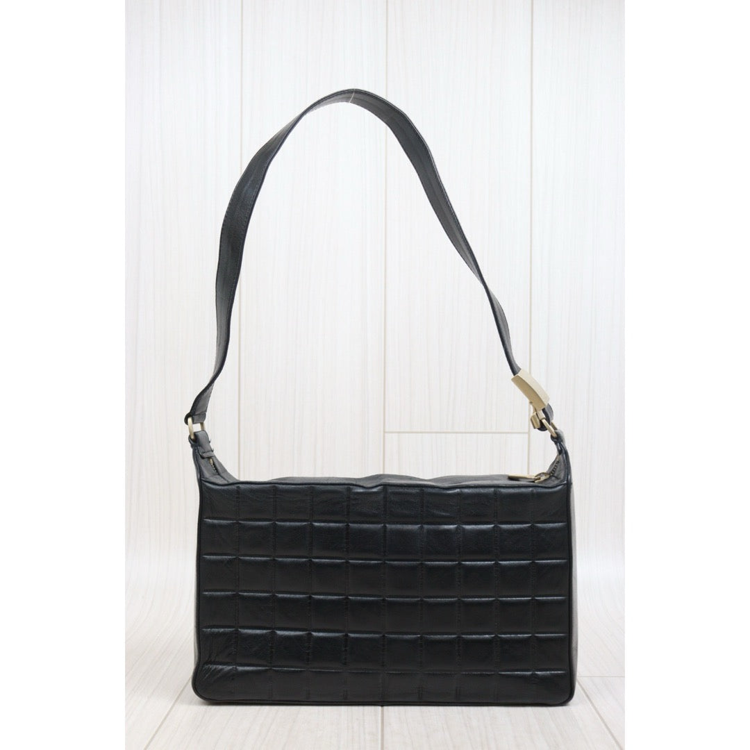 Include Entrupy Certificate of Authenticity｜Good ( Rank AB)｜CHANEL Choco Bar Lambskin Black Shoulder Bag  Made In 2003～2004Year｜26040210