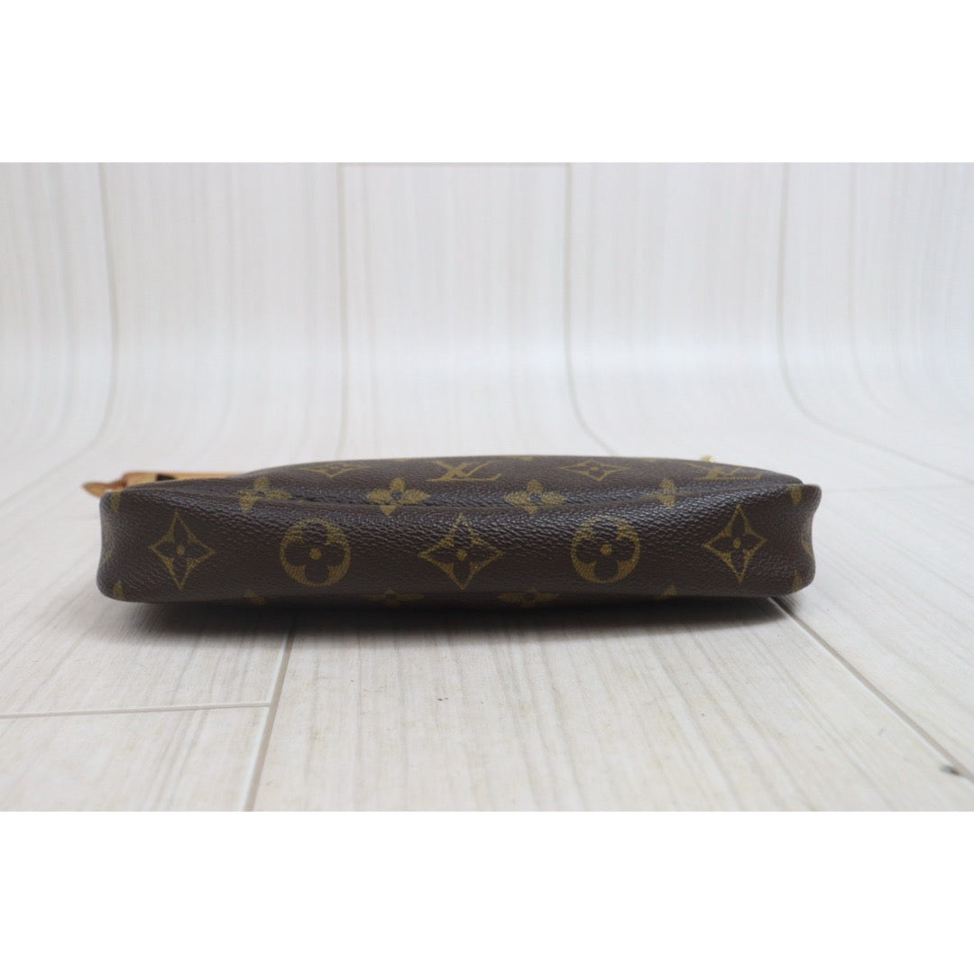 Include Entrupy Certificate of Authenticity｜Very Good ( Rank A) ｜Louis Vuitton Monogram Pochette Accessoire｜26073001