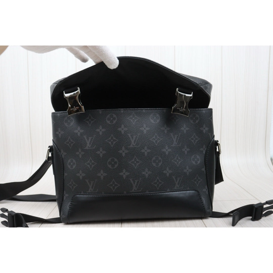 Very Good ( Rank A)｜LV Monogram Messenger  Voyager Shoulder Bag Black｜25072405