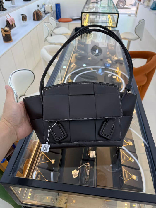 Bottega Veneta arco 33 Bag Brown