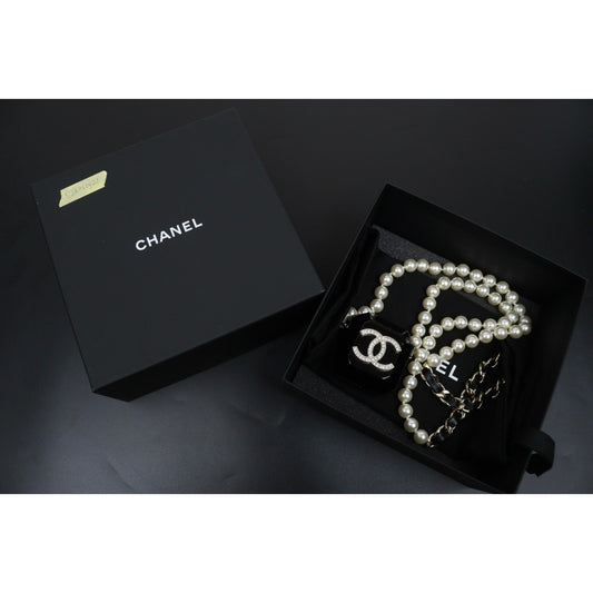 Include Authentic Detective Certificate of Authenticity｜Very Good ( Rank A)｜ CHANEL B21A Rhinestone Coco Mark Pearl Chain AirPods Pro Bag Made in 2021 year｜S26031021