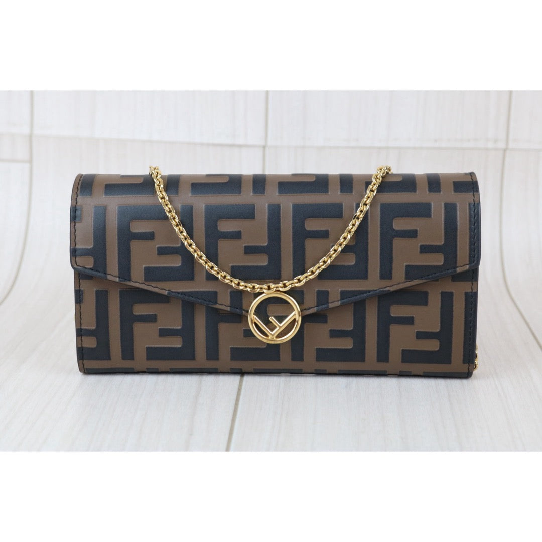 Include Entrupy Certificate of Authenticity｜Very Good ( Rank A)｜ FENDI Mamma Calf Leather Chain Bag  Gold Hardware ｜X26070606