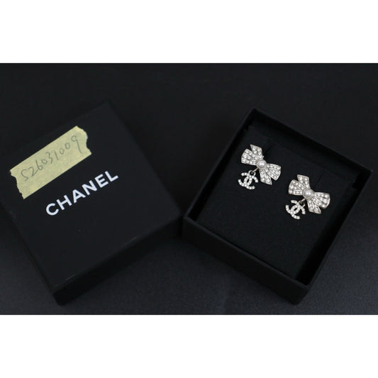 Excellent（Rank SA）｜ CHANEL A22P Coco Mark Rhinestone Rosette Silver Earrings Made In 2022Year｜S26031009