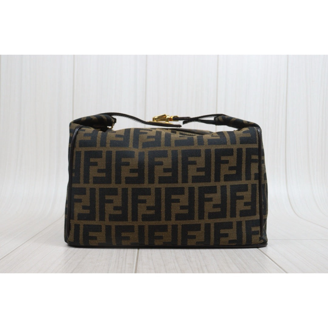 Include Entrupy Certificate of Authenticity｜Very Good ( Rank A)｜ FENDI GM Zucca Handbag ｜26082806