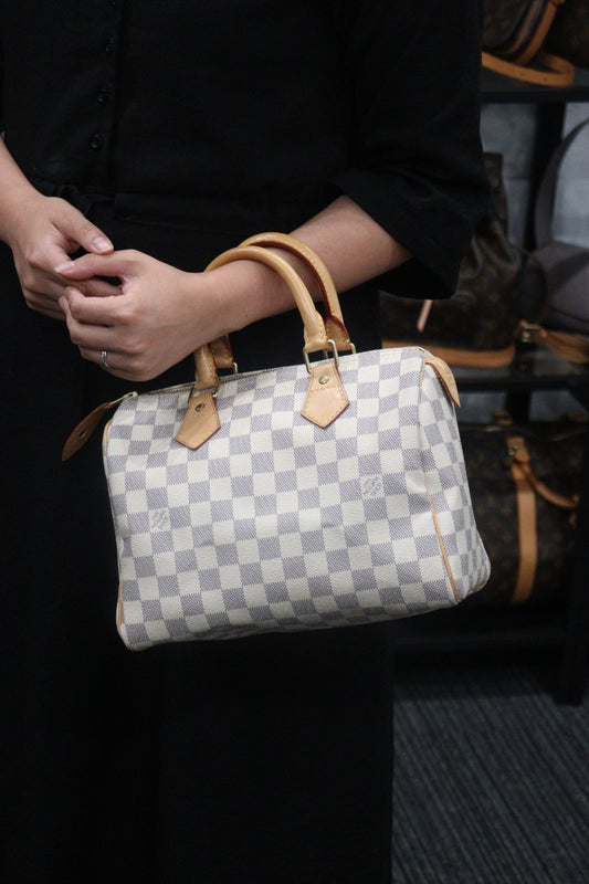 Sold at Auction: Louis Vuitton, Louis Vuitton Pochette Chaillot Clutch Bag  Purse