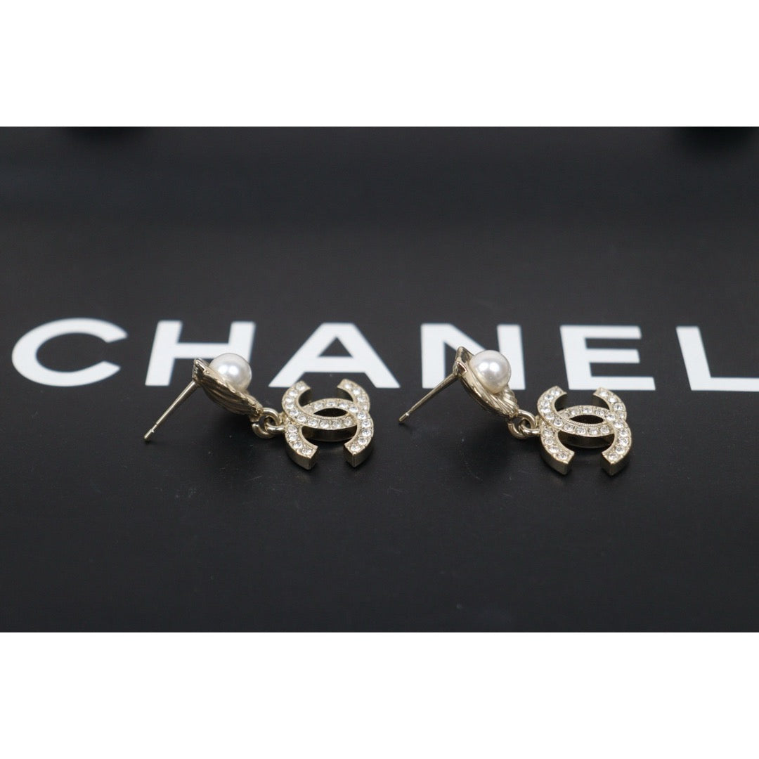 Very Good ( Rank A) ｜CHANEL COCO Mark Pearl Rhinestone Earrings Made In 2025Year｜V25121106