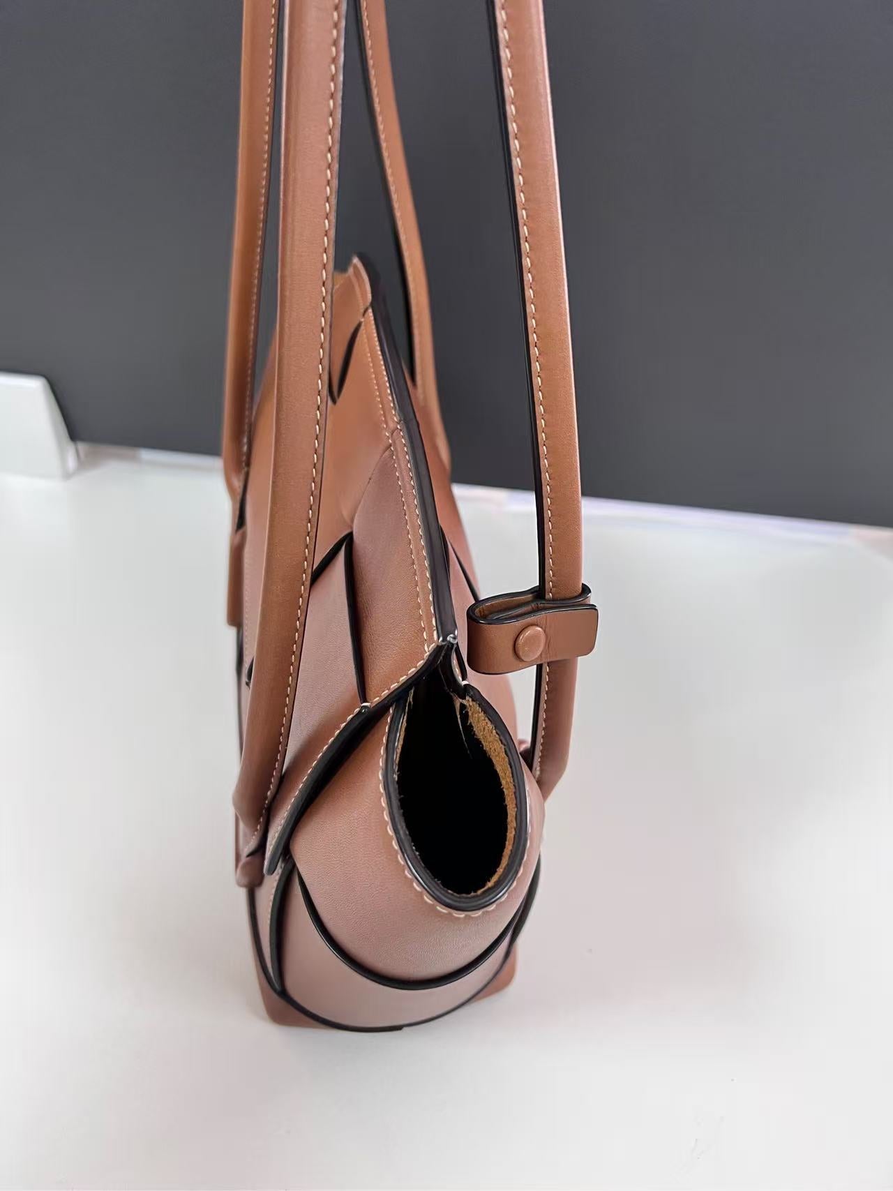 Bottega Veneta arco 33 Bag