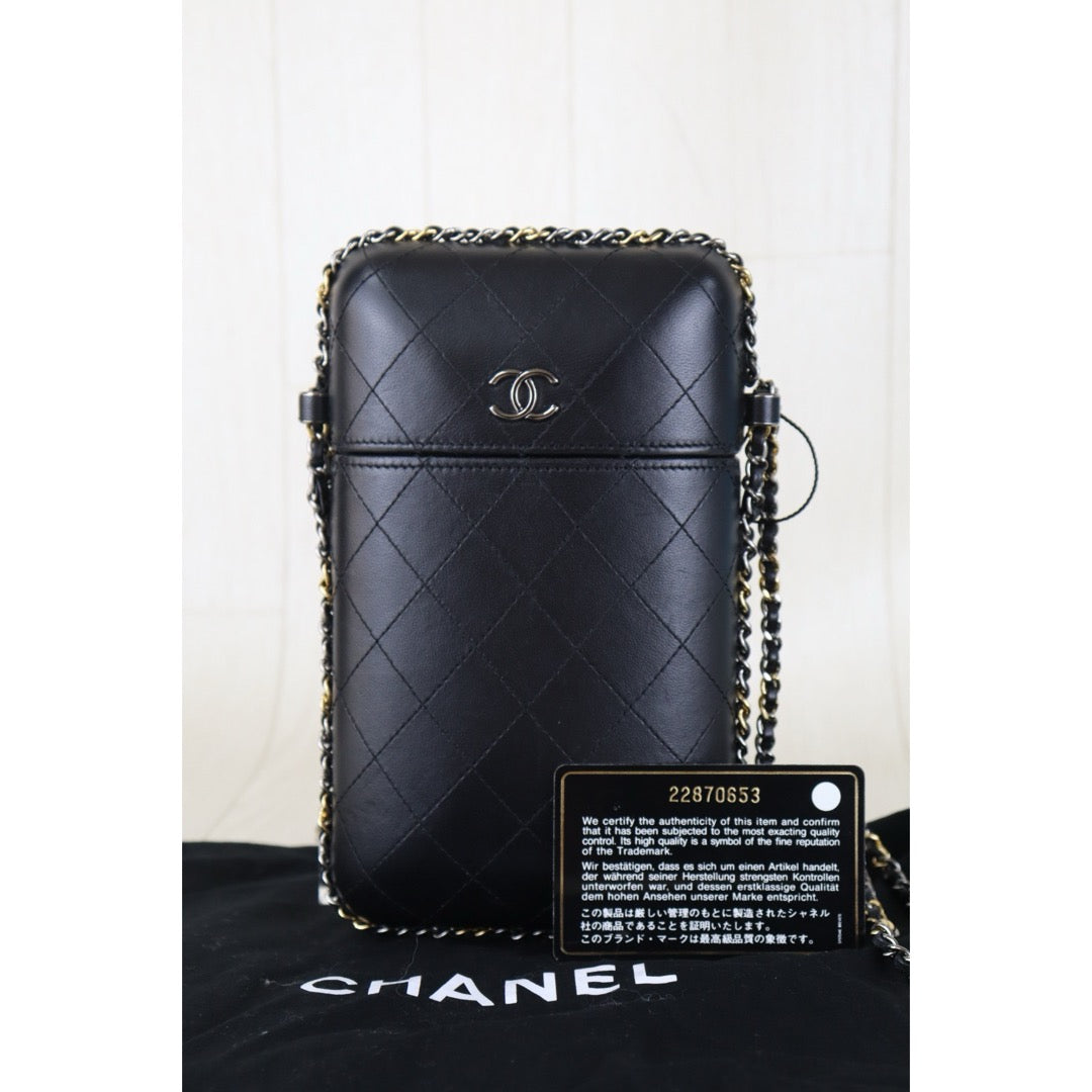Include Entrupy Certificate of Authenticity｜Very Good（Rank A）｜CHANEL Calfskin Mixed Metal Hardeare Chain Phone Holder Shoulder Bag Black Made in 2016-2017Year｜S26090741