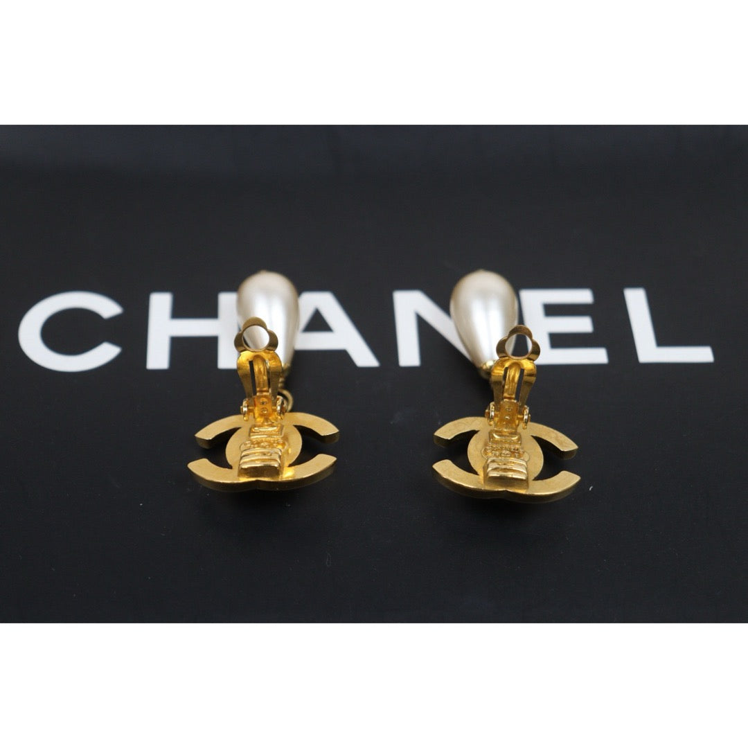 Very Good ( Rank A) ｜CHANEL  COCO Mark  Water Drop Pearl Earrings Made In 1996Year｜S25110436