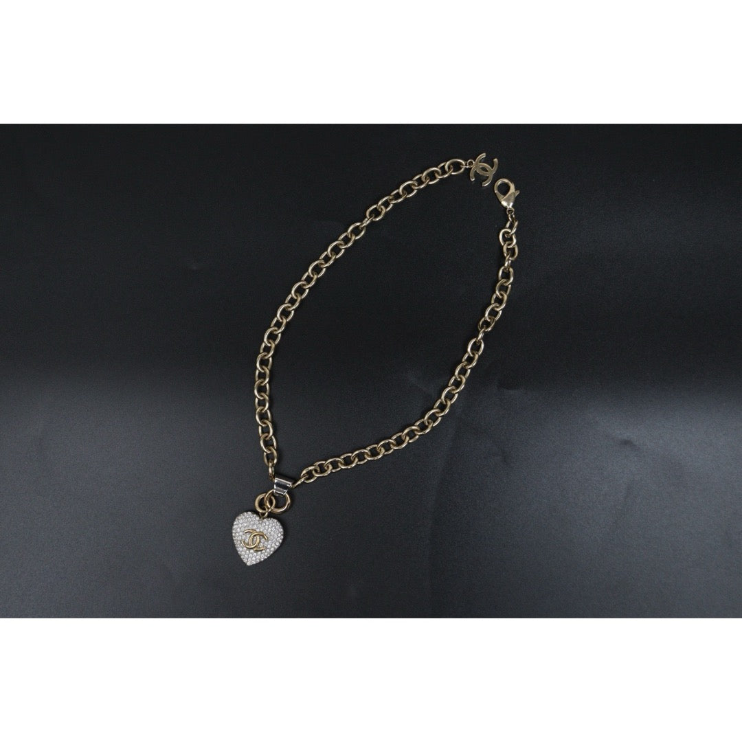Include Authentic Detective Certificate of Authenticity｜Very Good ( Rank A) ｜CHANEL COCO Mark  B21V Rhinestone Heart Necklace  Made In 2021Year｜S26031003