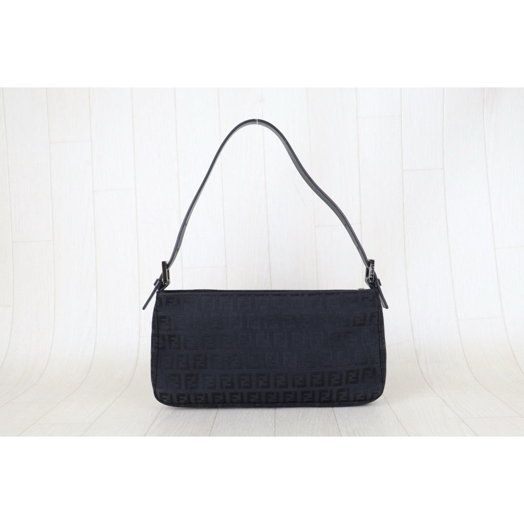 Include Entrupy Certificate of Authenticity｜Very Good ( Rank A)｜ FENDI Mamma  Shoulder Bag Black｜S26072526